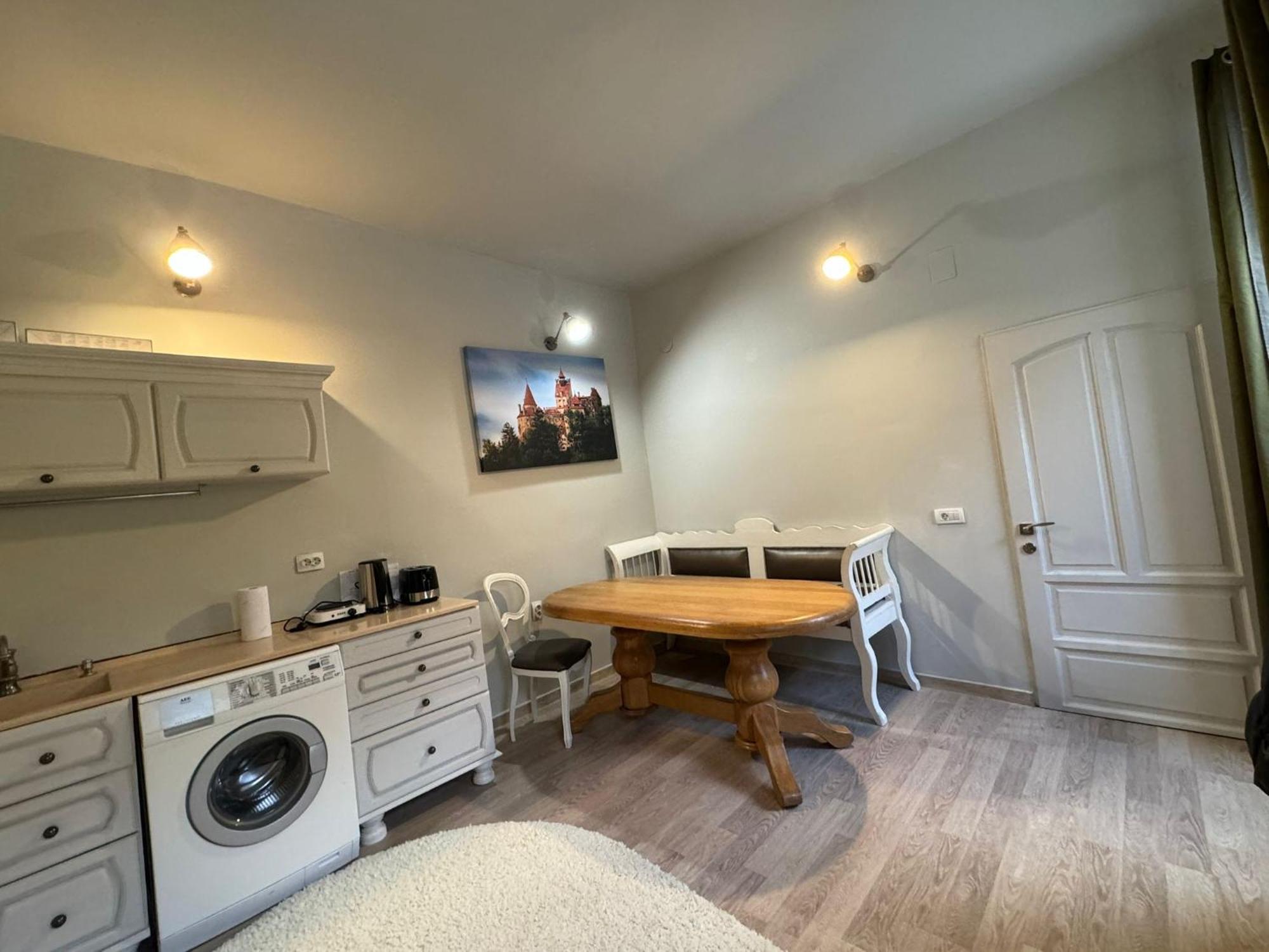 Central Stay Brasov Apartment *