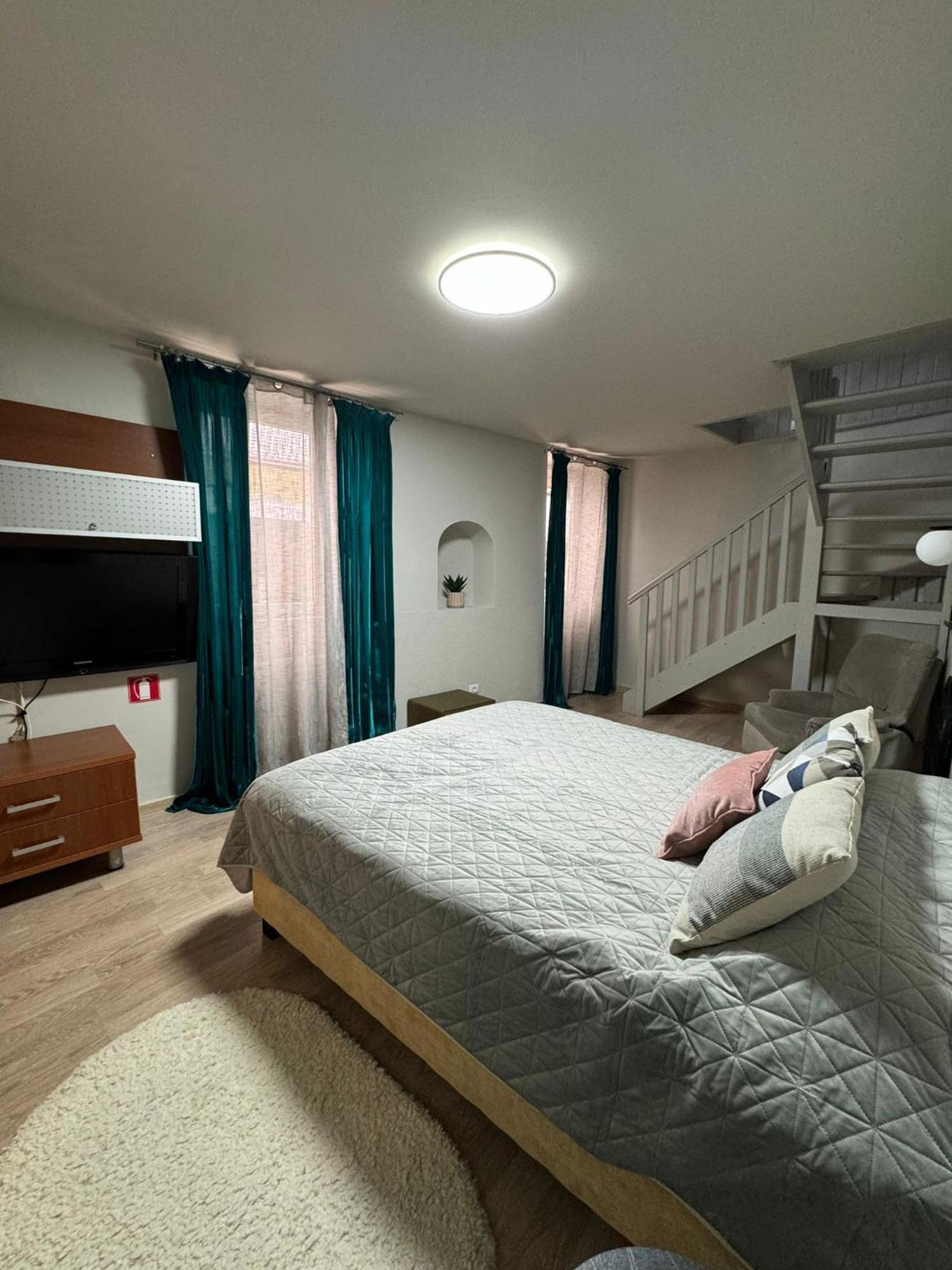 Central Stay Brasov Apartment *